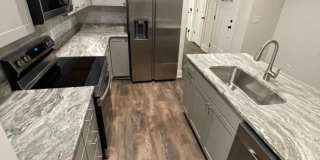 Room in 3 Bedroom Home at Abbott St Gallery 1