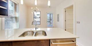 2132 North Oakley Ave. Gallery 10