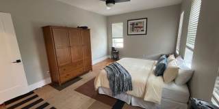 Modern Rental - South Side Gallery 8