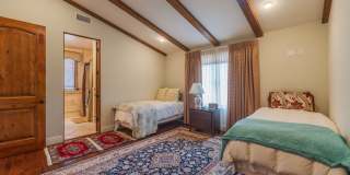 Gorgeous 5 Bedroom Home with sweeping views and pool Gallery 19