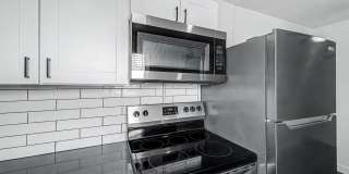 4 weeks of free rent! - Studio Near Grand Canyon University with washer/dryer! Gallery 5