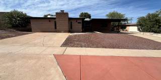 East- 3 bedroom/ 2 bathroom home with sparkling pool! Gallery 33