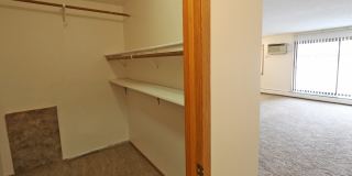 Van Dyke Apartments Gallery 17