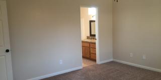 3+2 in Riverlakes - Ready Now!  PRICE REDUCTION - $2250 Rent Gallery 11