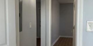 305 W Oak Street Gallery 9