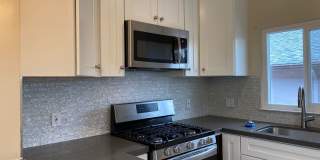 Epic REA-Great 1 BR/1 BA Unit in a S/S Duplex Gallery 16