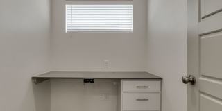 Brand New 3 Bed 2.5 Bath Duplex Includes Office Space (See Contact Info Below) Gallery 10