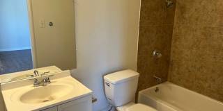 Spacious 3 Bedroom + Den Near Phoenix Country Club Gallery 12