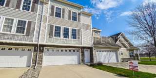 2 Bedroom, 2 1/2 Bath Townhome in Urbandale with a 2-Car attached garage Gallery 1