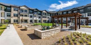 Larkspur Creekside Age 55+ Apartment Homes Gallery 27