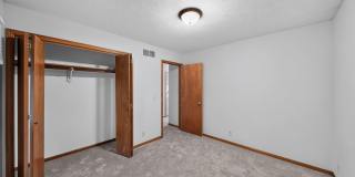 Charming 3BR Townhome in Lincoln Gallery 11