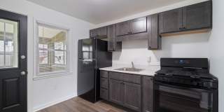 Two Bedroom Townhouse in Midland!! Apply Now! Gallery 1