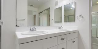 Available Now! Tri-Level 3 Bedroom 3.5 Bath Townhome!! Gallery 40