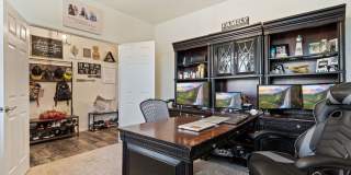 Beautiful 5 Bed Home in Raindance Gallery 9