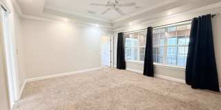 Large Open Concept House with Tons of Natural Light Gallery 16