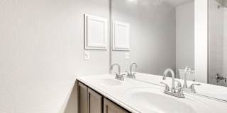 4-BEDROOM HOME IN LAKESIDE Gallery 20
