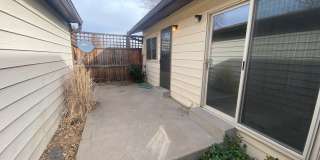 Spacious Aurora Townhome Gallery 16