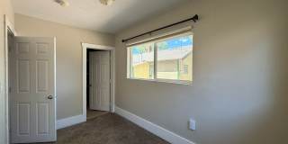 Escape Apartment Life! Downtown Cottage with yard! Gallery 7