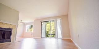 Beautiful condo in Murrayhill Woods Gallery 1