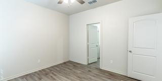 5507 Kemper Street Gallery 11