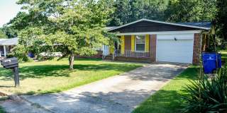 3 Bedroom, 2 Bath house with fenced yard! 3 Bedroom, 2 Bath house with fenced yard! Gallery 1