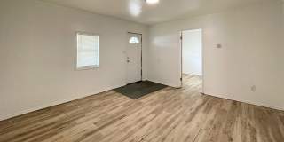 Spacious 2-Bed 1-Bath House Gallery 4