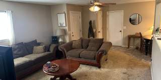 2 Bedroom, 1 Bathroom, Right side of Duplex with fenced-in backyard and 1x Car Garage Gallery 4