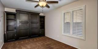 Stunning 4BR House in Phoenix with sparkling pool, resort style backyard and solar panles Gallery 12