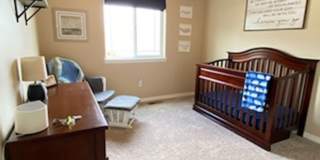 Sunny and spacious 3 bed, 2.5 bath house with living and family room, with huge back yard! Gallery 13