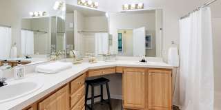 Grandeville at River Place Gallery 35