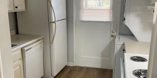 2 bedroom, 1 bath apartment in small complex on Hill Street! Walking distance to Normal Town, Downtown & UGA! Available now! Gallery 9
