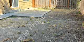A beautiful 3 bedrooms and 2.5 bathrooms townhouse located in Milwaukie city. Gallery 19