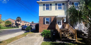 4BR/2BA Townhouse on Charleston's Peninsula | 1,200 sq ft | Pets Welcome Gallery 1