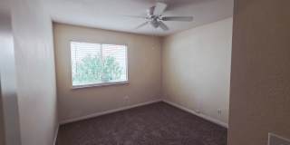 Single Story Home w/Pool in The Lakes! Gallery 37