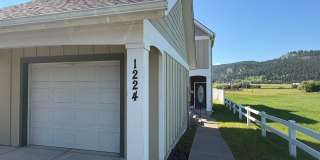 Charming 2-Story Townhome with Vaulted Ceilings Gallery 3