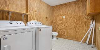 Woodcroft End of Unit Townhouse with Large Bedrooms Gallery 24