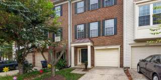 2432 CLOVER FIELD Circle Gallery 1