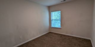 Room in 3 Bedroom Home at Guildford Hill Ln Gallery 17