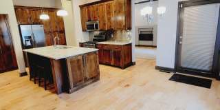 Spacious  Unique in Twin Oaks, Southwest Springfield Gallery 1