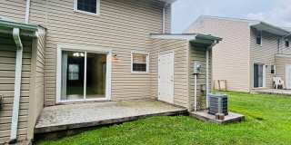 2 Bedroom, 1.5 Bath Townhouse Gallery 13