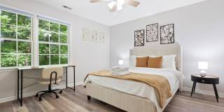 2be / 1.5ba Duplex Unit B - Great Convenient Location Gallery 23