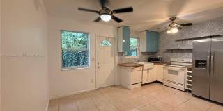 1104 N 17th Ct Gallery 4