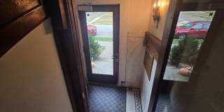2 Bedroom, 1 Bathroom in Historical Woodland Avenue building! Gallery 38