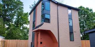 37 OAKLAND Street Gallery 1