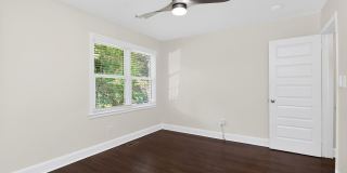 Charming Two Bedroom Duplex in Commonwealth Park! Gallery 14