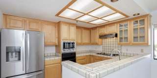 2BR/2.5BA Townhouse with Bay Views + 3 Decks | 2-Car Garage | San Carlos | YouTube Tour Gallery 20