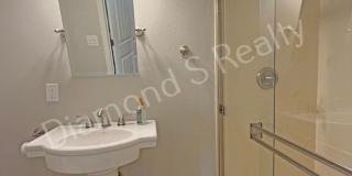 Stunning 3_Bed Home with Two Primary Suites & a Pool! Gallery 12