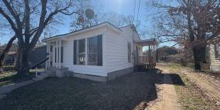 Amazing 2 bedroom/1 bath house with laundry room! Gallery 3
