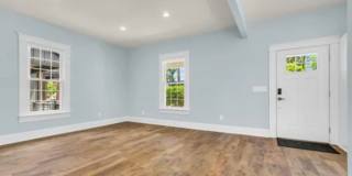 Gorgeous 3/2 Located 1 Block From Downtown Greenville! Gallery 8
