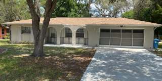 Beautuful 2 bedroom, 2 bath, 2 car garage rental home in Weeki Wachee! Gallery 1